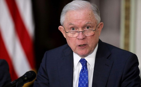 Fiscal general de EEUU responde a Trump que su departamento no se deja influir