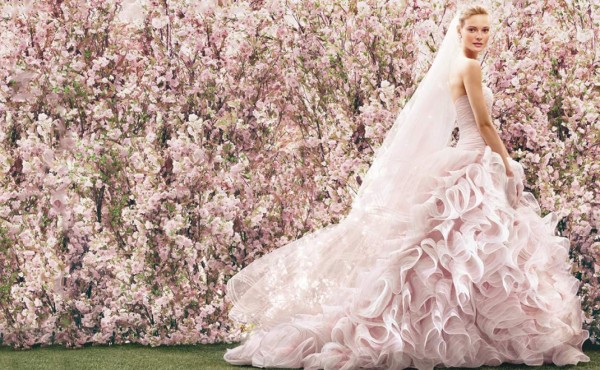 Revolución rosa en vestidos de novia