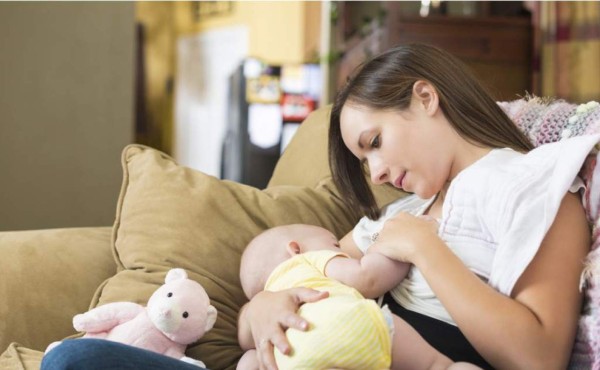Las madres pueden dar el seno tras la anestesia, afirman unos expertos