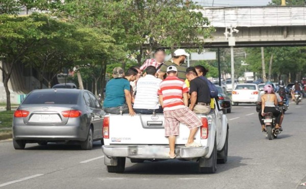 Multas de L11,000 y decomiso de carros tipo pick-up a quienes trasladen pasajeros