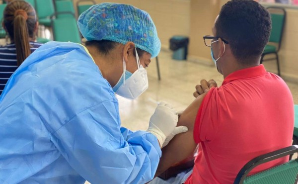 Prevén que al finalizar V campaña de vacunación hayan 49,000 docentes inoculados