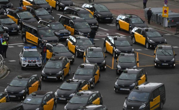 Los taxistas de Barcelona protestan contra Uber