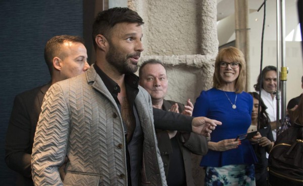 Ricky Martin dice que se le da 'muy bien' el papel de amante de Versace