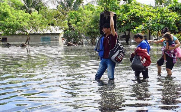 Honduras, entre inundados y los que comienzan a levantarse de la tragedia