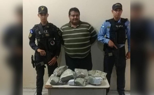 Detienen a guatemalteco que conducía una rastra con 184,000 dólares