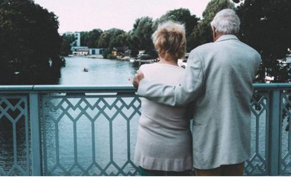 En todo el mundo, los hombres viven menos que las mujeres