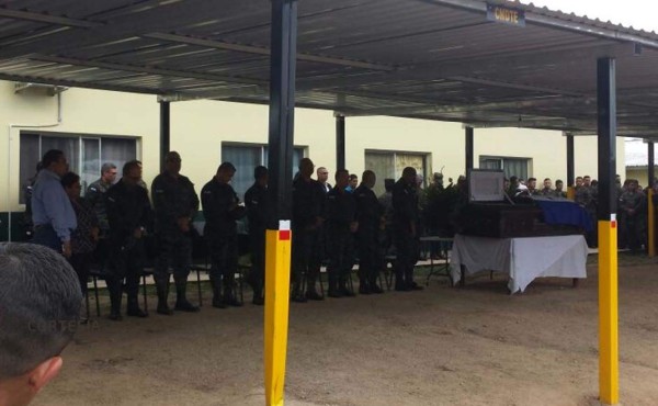 Policía Militar rinde homenaje a agente caído en atentado a pastor Machado
