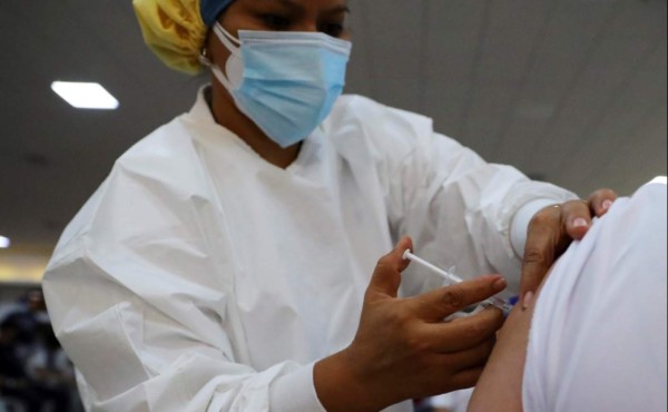 La pandemia persiste elevada en Honduras a pesar de vacunas