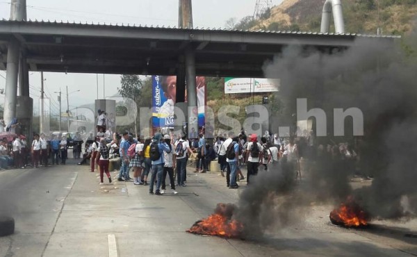 Estudiantes protestan contra alfabetización en San Pedro Sula