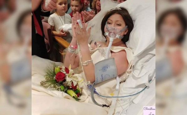 Se casa en hospital solo horas antes de morir de cáncer