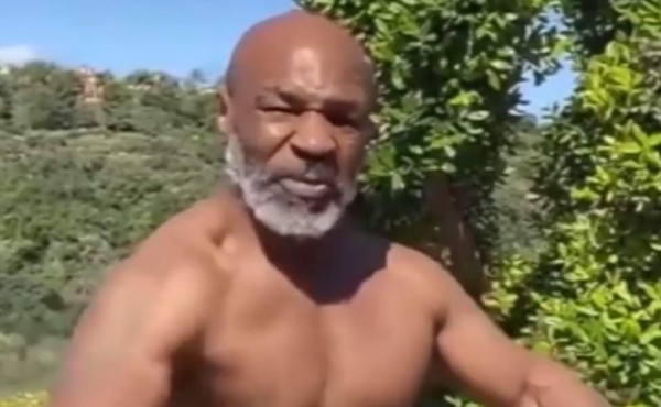 Mike Tyson enloquece en video tras mostrar su poder de golpe