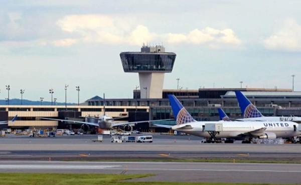 Aeropuerto de Newark, cerca a Nueva York, cierra una hora por una emergencia