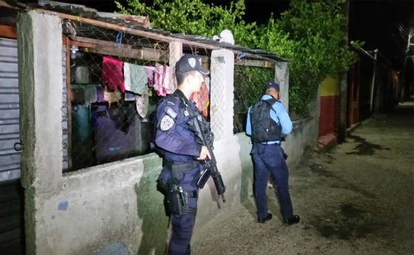 Ultiman a pareja dentro de su vivienda en la López Arellano