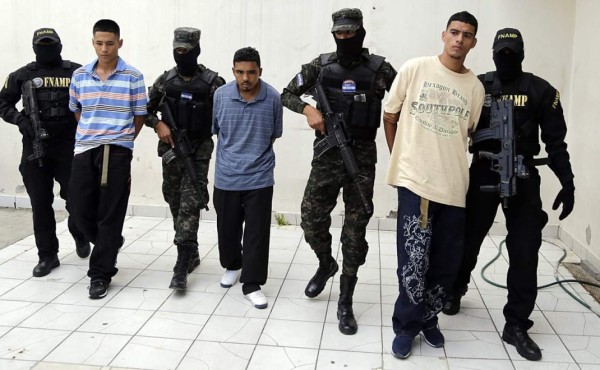 Capturan a tres supuestos pandilleros de la mara 18 por extorsión en Honduras