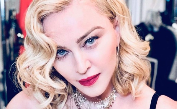Madonna muestra su impresionante flexibilidad a sus 61 años