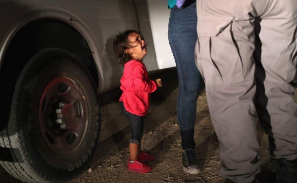 Casi 2,000 niños fueron separados de sus familias en seis semanas en frontera, según EEUU