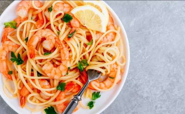 Espaguetis con camarones al ajillo