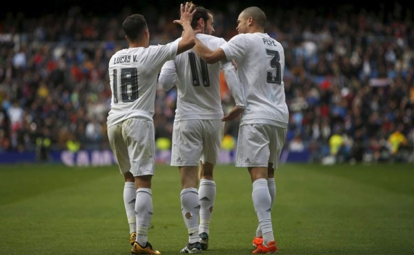 Los misteriosos agujeros en las medias de Bale