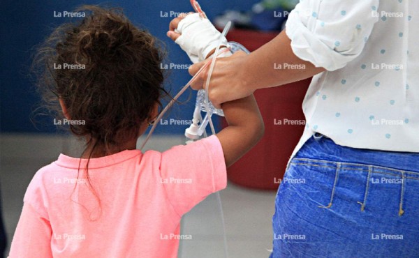 Epidemia de dengue tiene saturadas las salas de emergencias