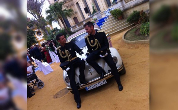 España celebra la primera boda gay de policías