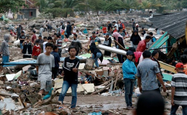 Más de 220 muertos por un tsunami 'volcánico' en Indonesia