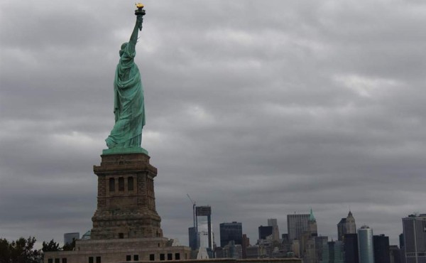 Nueva York reabre algunas atracciones turísticas con limitaciones y cautela  