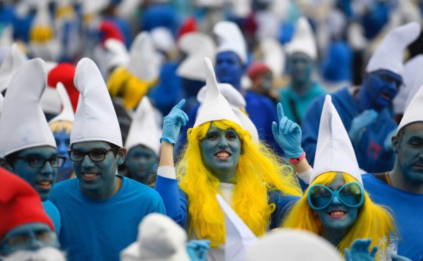 Los Pitufos desafían al coronavirus y se reúnen en Francia