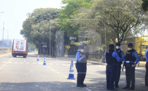 Detenidos, decomiso de vehículos y salvoconductos falsos durante cierre absoluto en San Pedro Sula