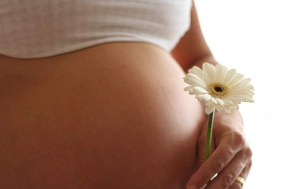 Mujer embarazada pone en venta a su hijo en Internet