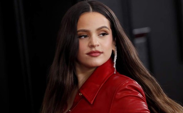 Rosalía presenta los premios Fashion Awards 2020