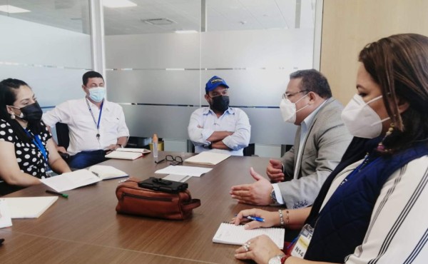 Dan seguimiento a reconstrucción de centros educativos dañados por Eta y Iota