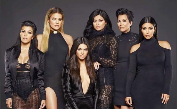Las Kardashian comparten su esperada postal de Navidad