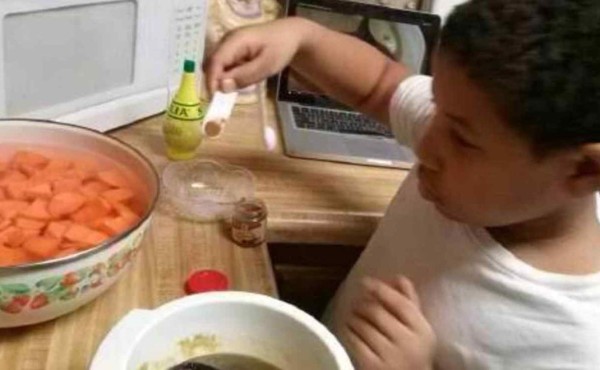 Niño de 8 años de edad abre panadería para ayudar a su madre a comprar una casa