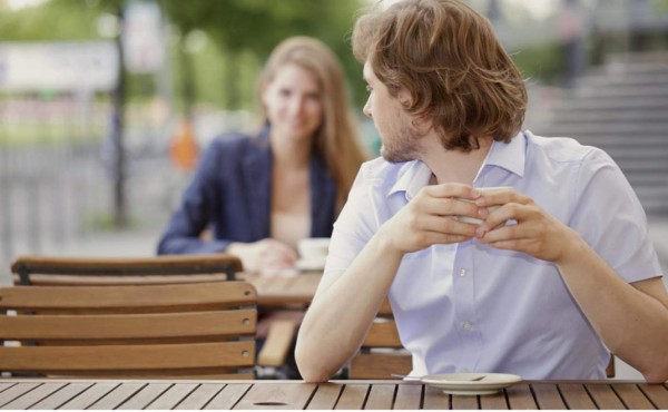 Cruzan miradas y cree que el ex quiere volver