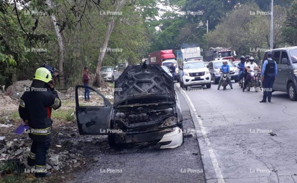 Carro incendiado y un herido deja atentado criminal en San Pedro Sula