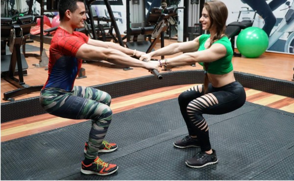 Cinco ejercicios para hacer en pareja