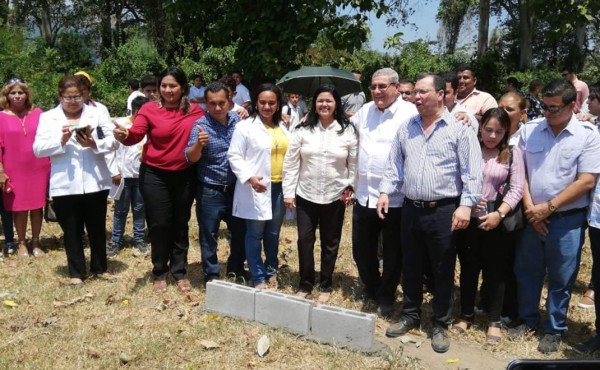 Colocan la primera piedra del hospital de Choloma