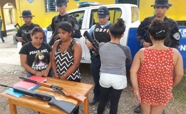 Cuatro mujeres capturadas sospechosas de hurto en Santa Cruz de Yojoa