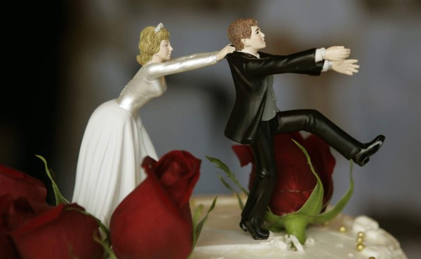 No quiere boda y no sabe cómo decírselo a la novia