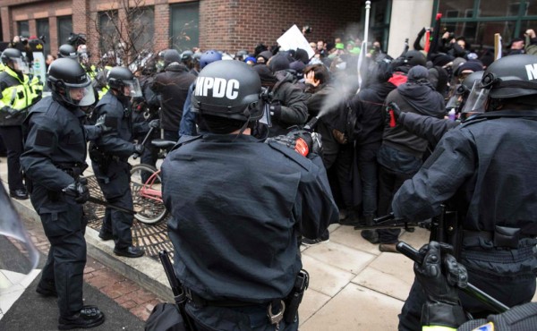 Violencia y descontento en protestas contra Trump en Washington
