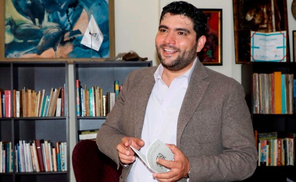 'La poesía debe ser tan necesaria como el pan', dice el poeta Rolando Kattan