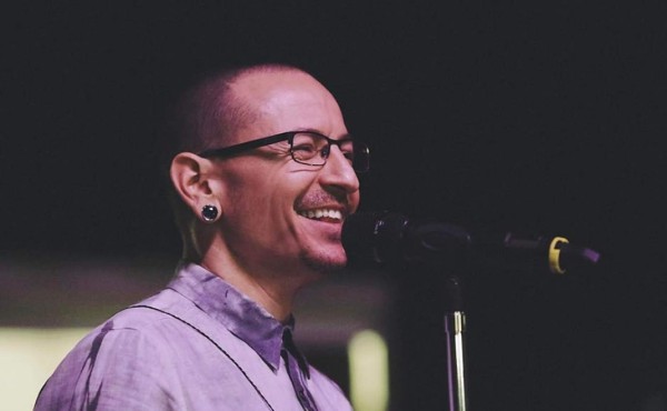 'Hay otro Chester aquí que quiere derribarme”, dijo Chester Bennington antes de morir  