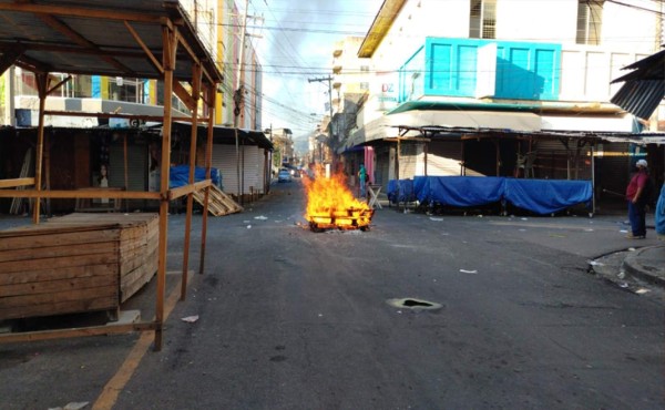 Desalojan a vendedores que se instalaron en el centro de San Pedro Sula