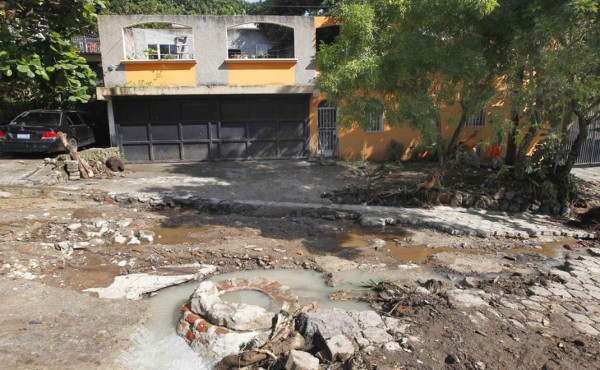 Dos muertos y personas evacuadas deja lluvias en El Salvador