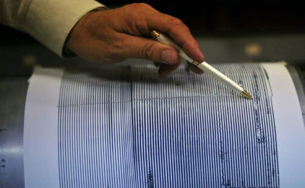 Un potente sismo de magnitud 6,4 golpea Indonesia