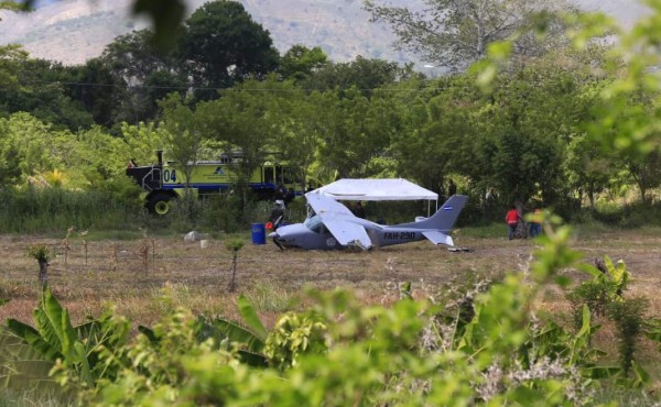 Avioneta militar se precipita en el Villeda Morales; tripulantes se salvan de morir