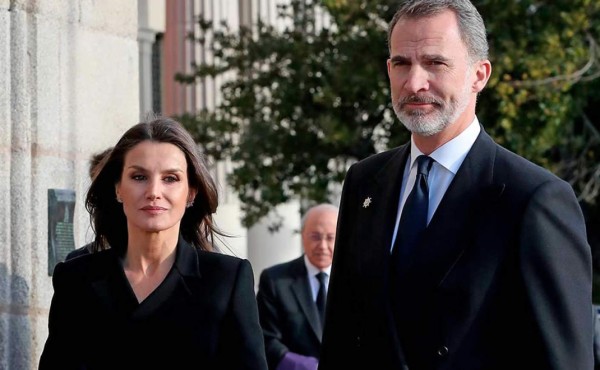 Reyes Felipe y Letizia de España se hacen prueba del coronavirus tras un contagio en el seno del gobierno