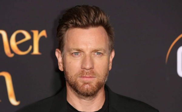 Actor Ewan McGregor recorre Honduras en motocicleta