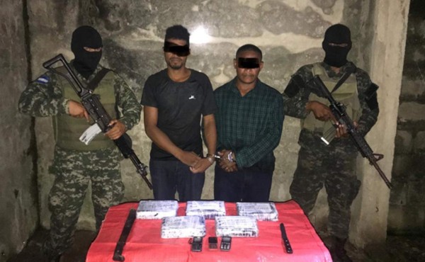 Aseguran embarcaciones sospechosas de llevar droga en Islas de la Bahía y Gracias a Dios