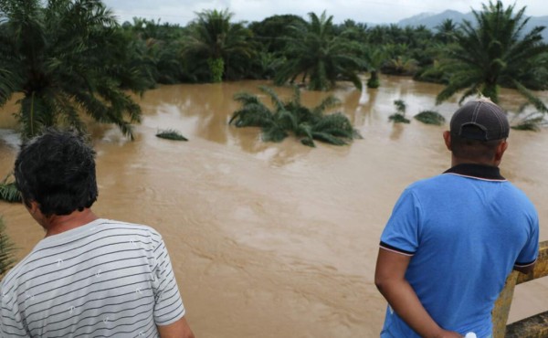 Rio Lean inunda varias comunidades de Arizona y Tela